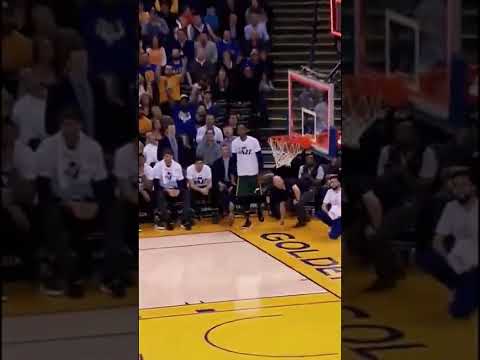 Steph Curry buzzer beaters that keep getting more INSANE!😈 #shorts