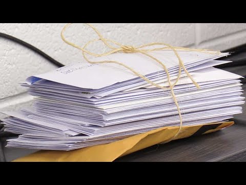 Jefferson Junior High School students write letters to Romanian pen pals