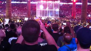 Wrestlemania XXVIII - Undertaker vs Triple H (Cell Lowering)