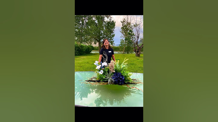 This week I worked on a flower arrangement for Grad celebration. I had a lovely helper - my mom 🥰