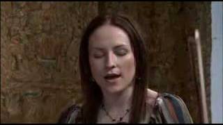 Vignette de la vidéo "Bruce Molsky with Julie Fowlis - The Blackest Crow"