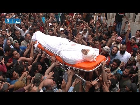 الألاف يشيعون الشهيد عبد الباسط الساروت إلى مثواه الأخير في مدينة الدانا