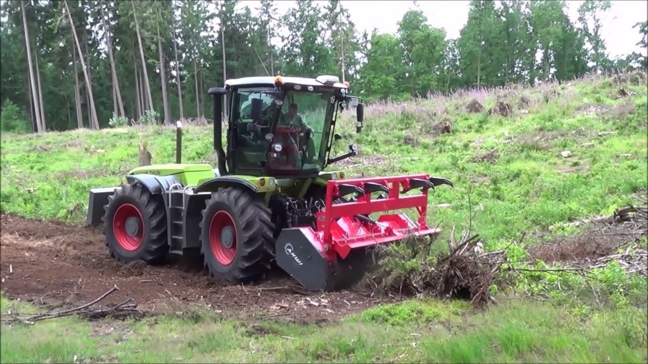 2,50 m Forstmulcher mit einem Xerion bei der Arbeit