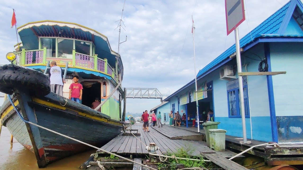 Kehidupan Sungai Barito. Melihat Kampung Dayak di Jantung Kalimantan dari Kapal KM Pancar Mas II