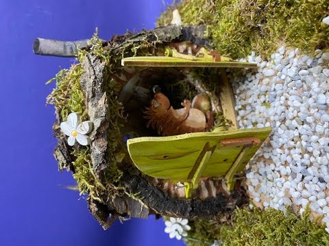 Tür mit Fenster aus Holz für das Tontopfhaus