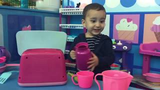 EVCİLİK OYUNU - OYUNCAK MUTFAKTA OYUNCAK PASTA YAPTIK,ÇAY İÇTİK. MUTFAK OYUNLARI screenshot 5