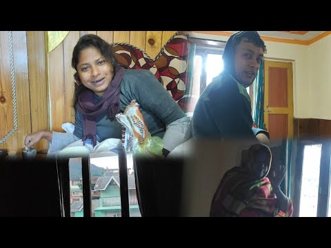 Manali Me Pehla Subah Hotel K Pas Chari Aur Baraf Wali Ucha Ucha Mountain Dikh Raha H