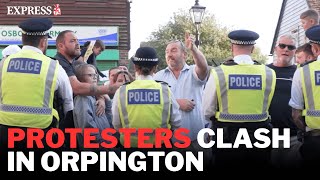 Download Lagu Protesters CLASH in Orpington as Farage unveils 'mass deportation' plan MP3 Download Lagu Protesters CLASH in Orpington as Farage unveils 'mass deportation' plan MP3