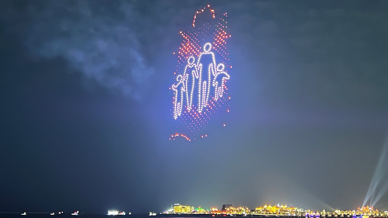 Dubai Marina Drone Show Live✨✨🎉, paratroopers with fire 🔥 JBR, bluewater island, Saturday night show