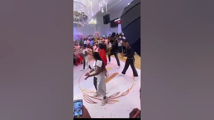 Comedian Real warri pikin scatter the Dance floor to climax her wedding Renewal