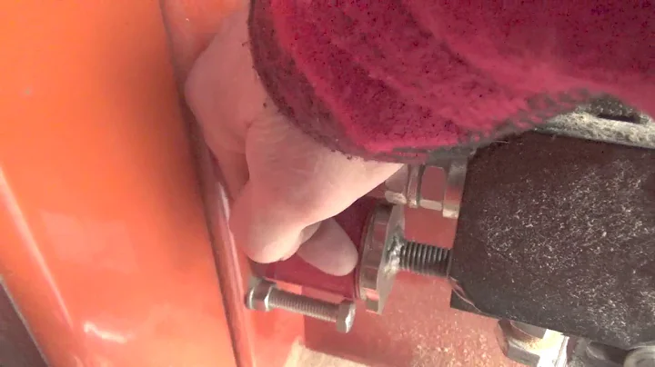 How the blade tightens on the Woodmizer LT15.