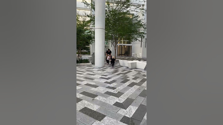 Cute Kids are running outside with Dad. Funny Baby Game!