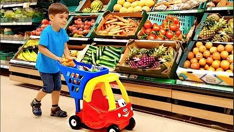 Supermarket Song  Kids  doing Grocery Shopping with Cozy Shopping Cart Learn Fruits and Veg