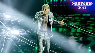 Video thumbnail of "Sanremo 2024 -  Il Tre canta "Fragili""