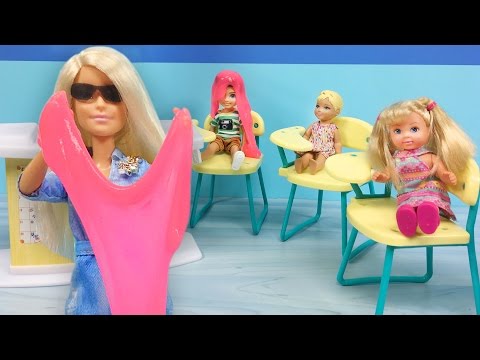 Barbie Öğretmen Fen Dersinde Slime Nasıl Yapılır Anlatıyor | Barbie Oyuncakları | EvcilikTV