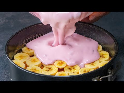 Video: Tort Sandwich Cu Căpșuni și Banane