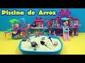 PISCINA DE ARROZ com SURPRESAS - RICE POOL - [TÔ BRINCANDO COM A TIA CRIS] !! #TiaCris