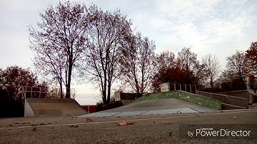 Frontside Heelflip. Skateboarding