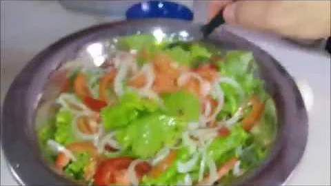 O que se coloca na salada com a letra A?