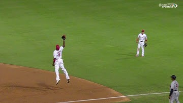 ATL@PHI: Howard climbs the ladder to rob Freeman