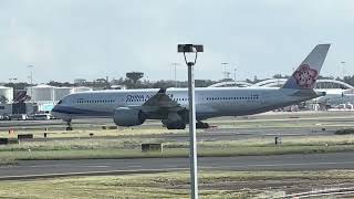 Scoot B787-9 arrives in Sydney on 16R. China Southern & Asiana A350-941 departs