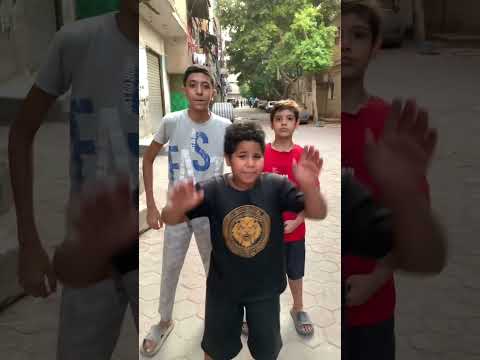 شوفو الولد لابس الاطفال حفاضة جود كير