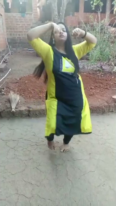 Tumhi Yetana Kela Ishara ! Farzand ! Lavani #shorts #youtubeshorts #lavani #lavanidance #folkdancer