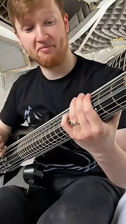 Gitar bass unik bisa berputar ketika di mainkan #shorts