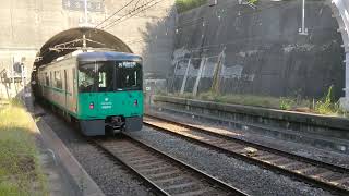 妙法寺駅を発車する神戸市地下鉄6000系6129F。