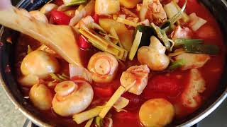 Tomato soup with coarsely chopped vegetables