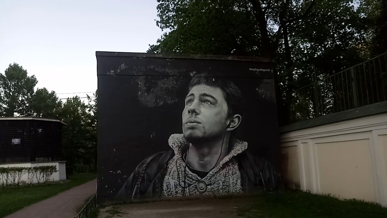 Похоронили бодрова сергея. Бодров в Питере граффити Александро-Невская Лавра.