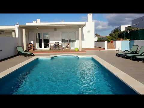 Chalet pareado con piscina independiente en Cala Llonga, Menorca. V2580