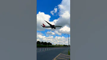 Virgin Atlantic Boeing 787 Dreamliner landing Runway 09L at London Heathrow Airport