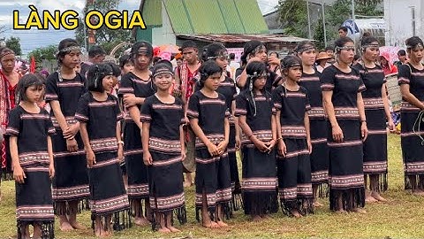Đoàn cồng chiêng làng OGia xã Ia Pếch