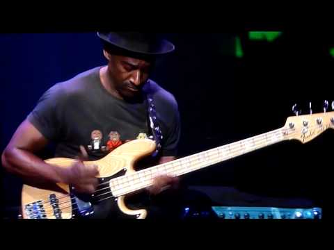 marcus-miller---bass-solo-(in-tokyo-jazz)