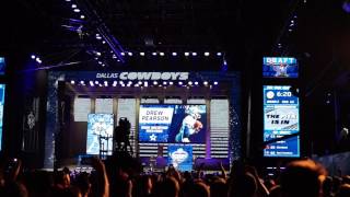 Drew Pearson serenaded at the 2017 NFL Draft