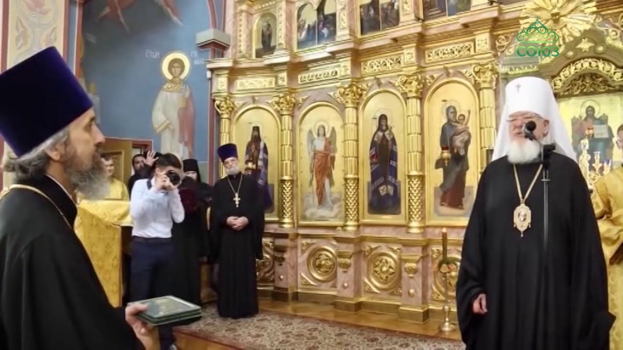 Митрополит Сергий совершил Божественную литургию в Покровском соборе Воронежа