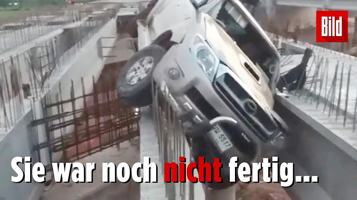 Autofahrer bleibt auf einer Brücke stecken