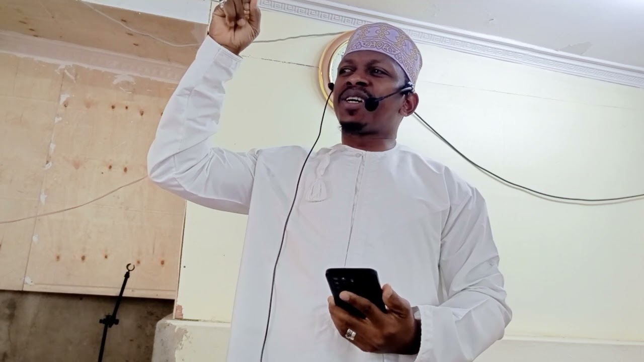 tuweni wenye subira tunapo jaribiwa na mitihani ya Allah_by sheikh Luti