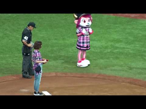 2016.06.12 オリックス - 横浜DeNA 安田美沙子始球式