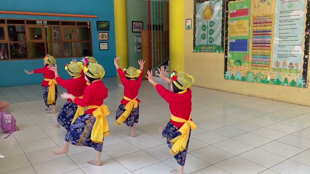 Tari rengkenek kaulinan barudak sunda TK RA Al Amanah cileunyi bandung