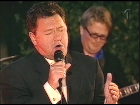 Tommy Körberg - Som En Bro Över Mörka Vatten (Allsång På Skansen 2000)