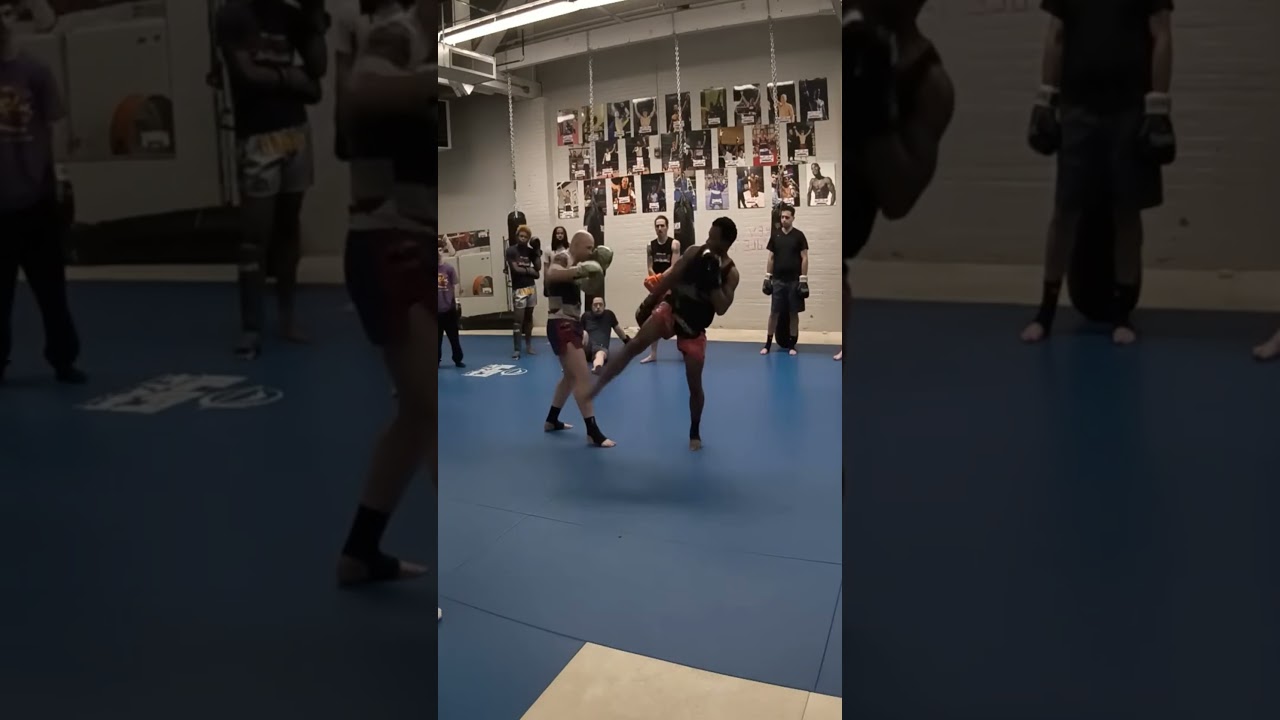 How to evade kicks like a pro #MuayThai #MartialArts