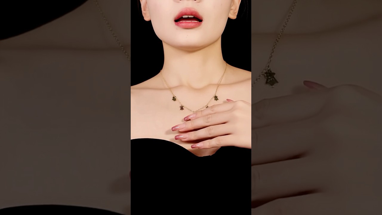 Christmas Necklace 2025 | Perfect Jewelry Gift for the Holiday Season