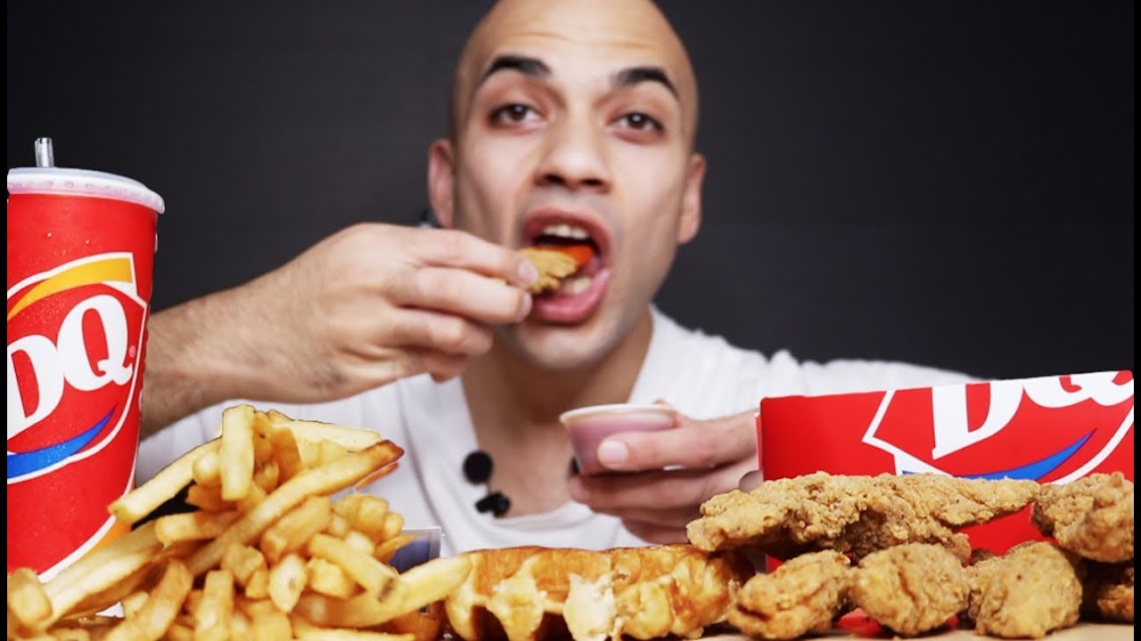 اقوى اصوات اكل تسمعه شرائح دجاج مقرمشة + بطاطس من ديري كوين Dairy Queen