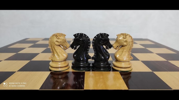 Tabuleiro de xadrez, peças de jacarandá e pau-marfim, t