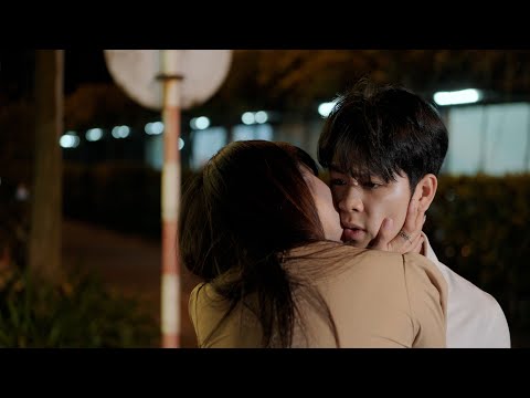 Video Tiểu Thư Xinh Đẹp Vô Tình Hôn Chàng Trai Ít Tuổi Hơn... - youtube