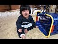 日本国際結婚生活🇯🇵赤ちゃんがカゴからでられなくて泣く【生後11ヶ月】Baby cries