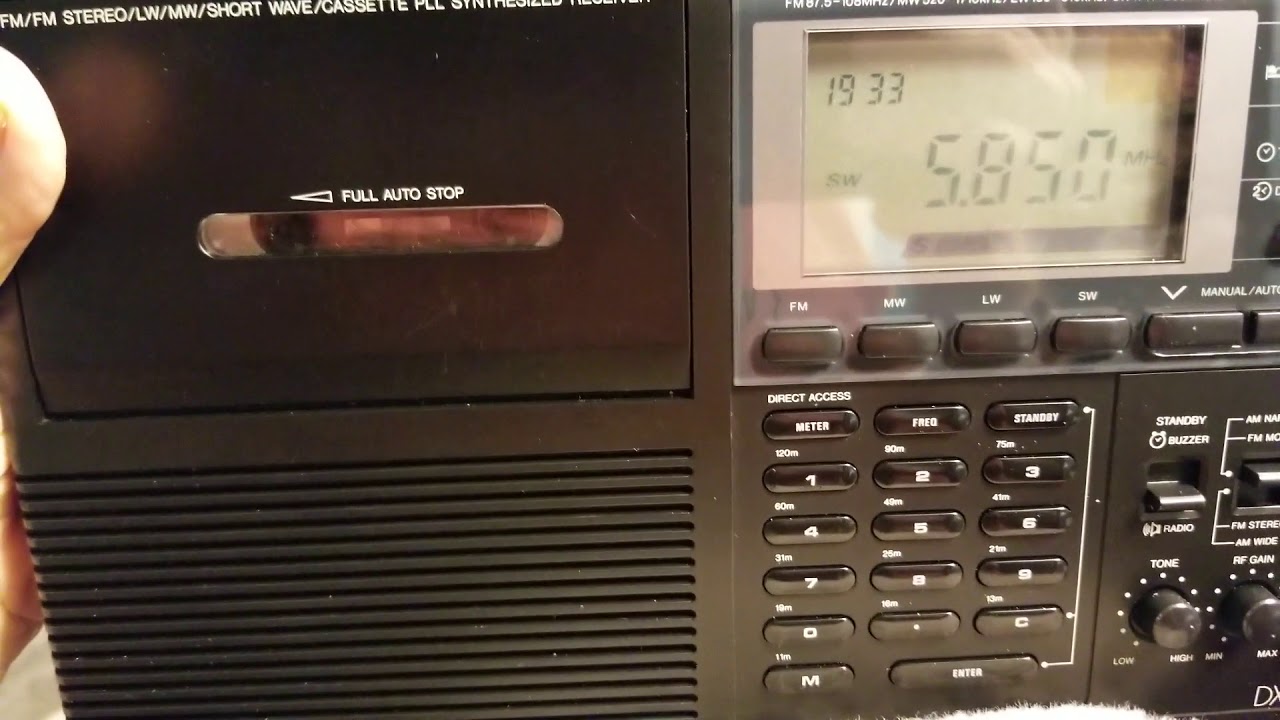 Circa-1992 Radio Shack DX 392  WRMI Radio Slovakia 0030UTC 5.850Mhz