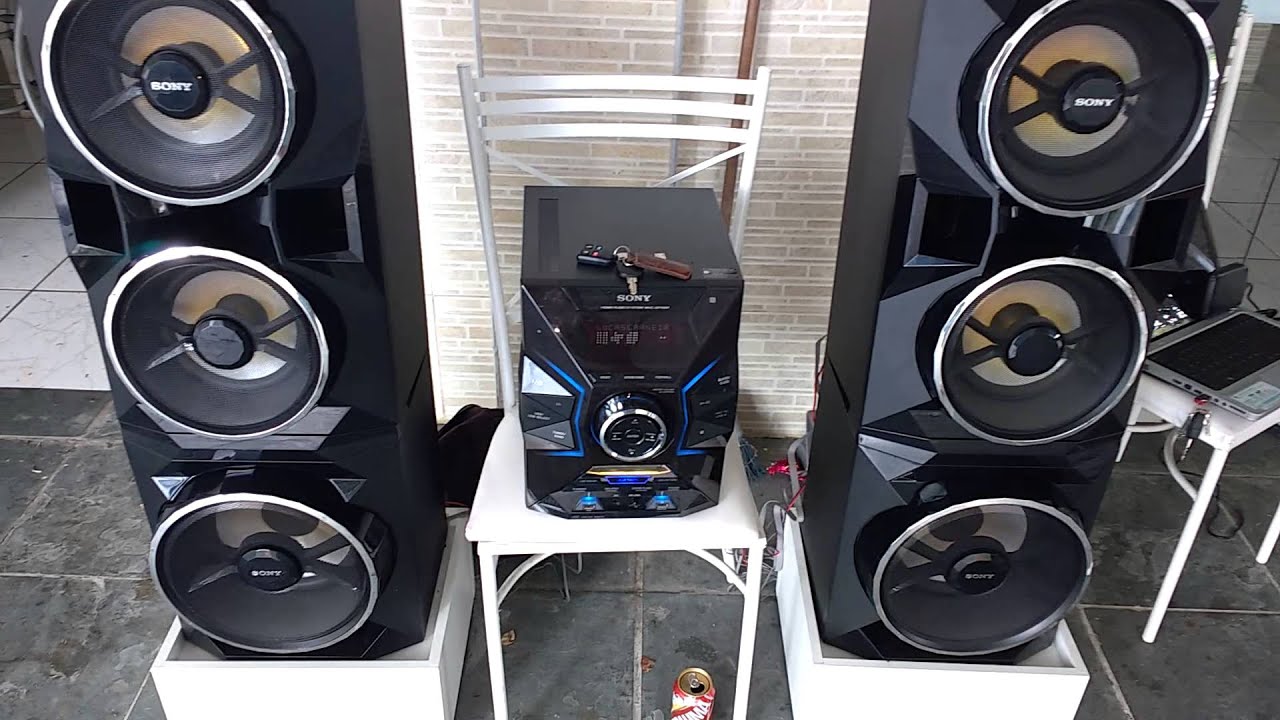 MHCGPX88, tocando em local aberto. YouTube